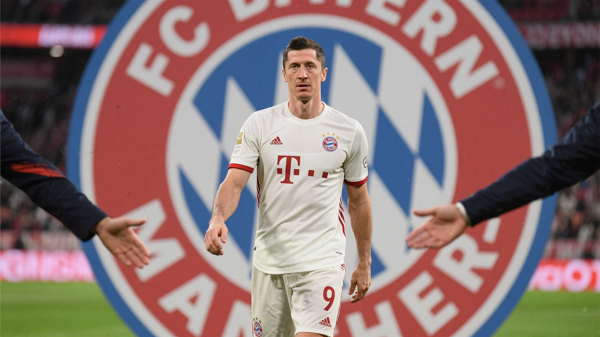 案例分析方面，当初莱万多夫斯基成功运作加盟成法案便